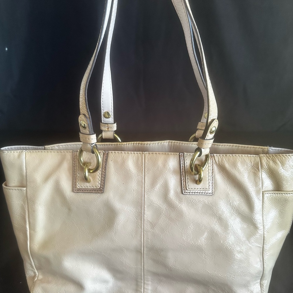 Coach Cream Leather Tote with Orange and Red Circular Patchwork - Picture 4 of 8